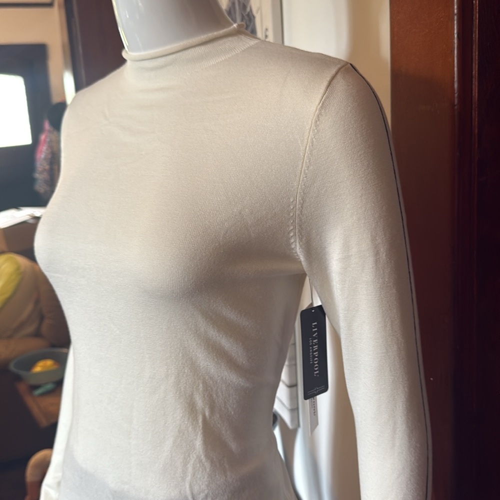 NWT Liverpool size XS Elegant Cream Long Sleeve Top